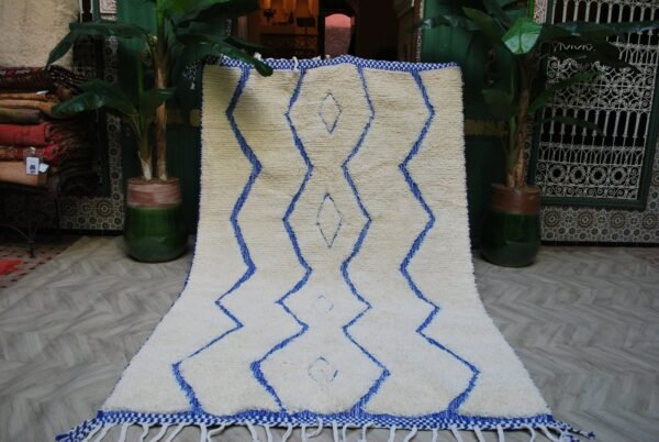 Morrocan Azilal rug  8.4 x 5.3 FT / 258 x 163 Cm