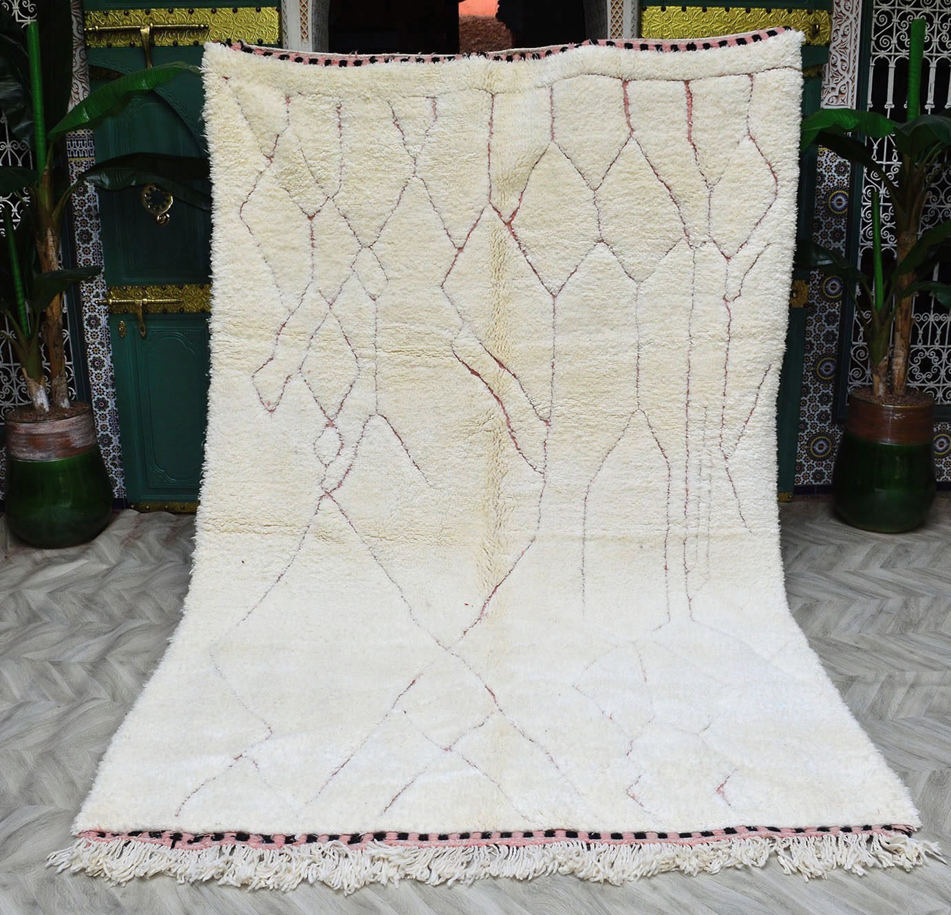 DSC_0235 Rug Beni Ourain, Full wool rug, Moroccan rug, Pink Berber rug, Handmade rug 302 x 197 cm - Image 1