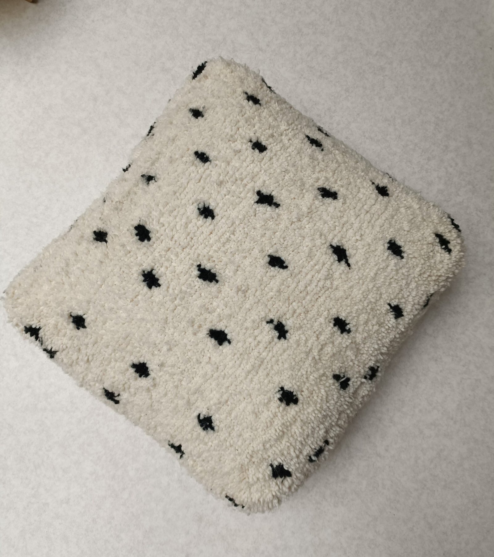 IMG_20210916_112957-scaled-1 handmade Moroccan Vintage Footstool, Moroccan Beni Ourain Floor pouf, berbère Footstool, 1.96 x 1.96 x 0.65 FT / 60 x 60 x 20 cm - Image 1